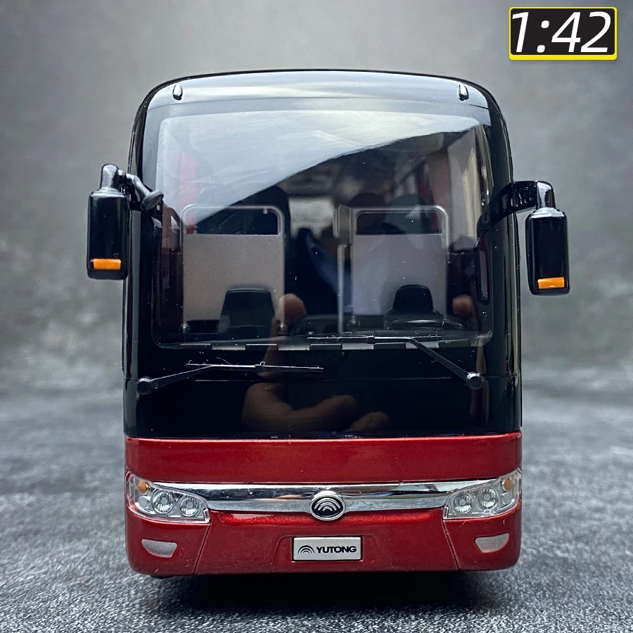 OEM 1/42 Yutong ZK6122H9 bus model Red static decoration Holiday