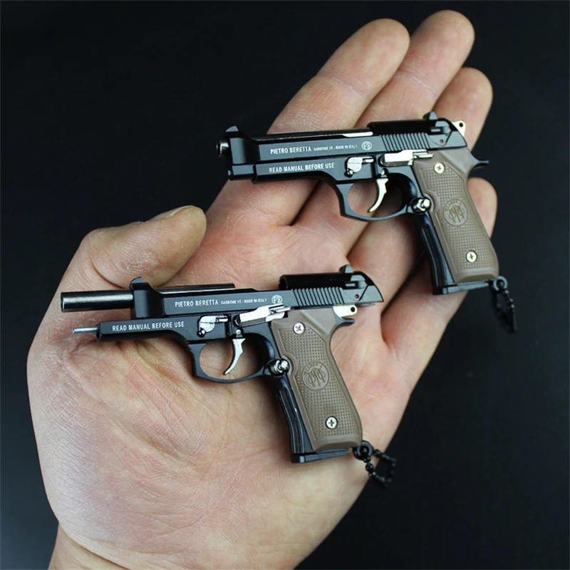 Modelo en miniatura de pistola de Metal para niños, llavero de Bereta 92F 1:3, colgante artesanal, regalo de cumpleaños, juguetes antiestrés