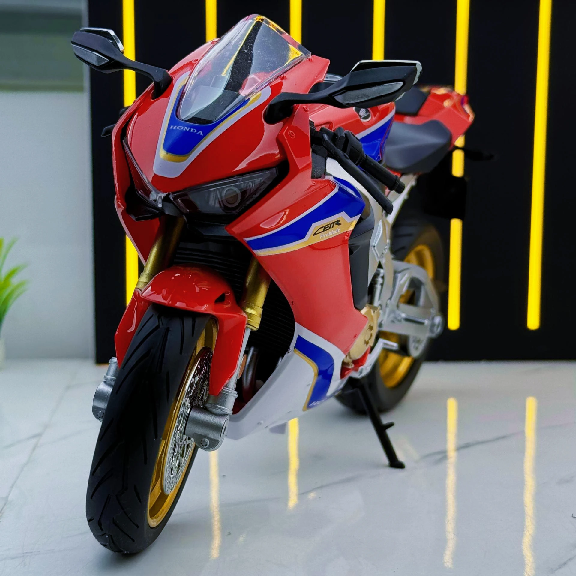 

Alloy Car Model 1:9 Honda CBR1000 Motorcycle Sliding Toy Car with Lighting Model Furniture Decoration