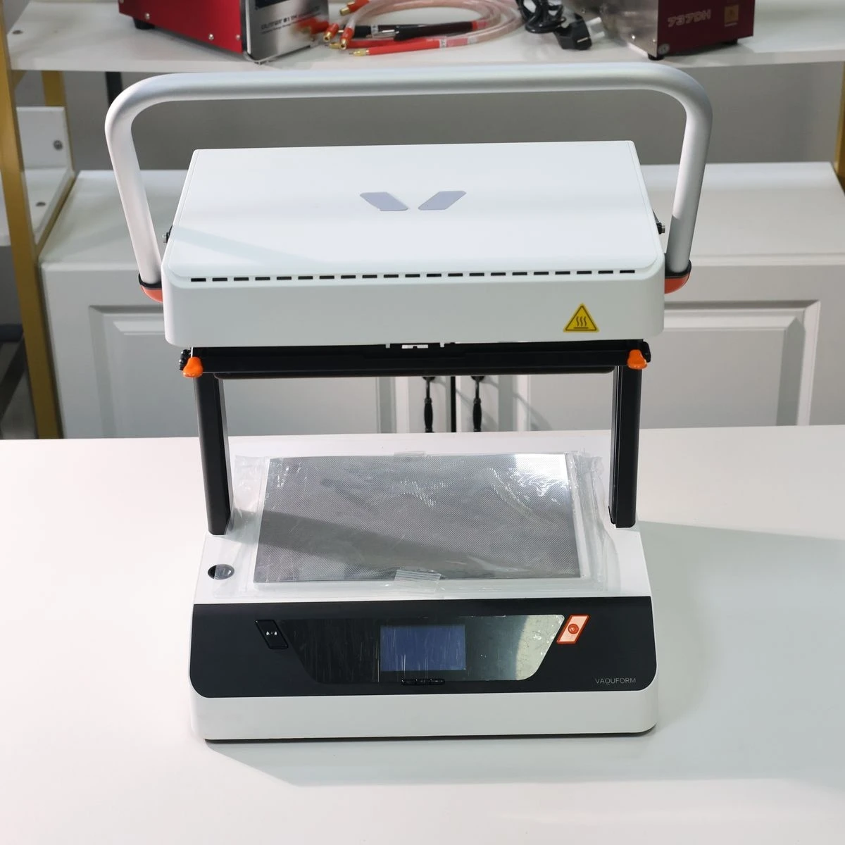 1.32KW Small 3D Modeling Hot Pressing Forming Making Various Molds Desktop Vacuum Thermal Blister Machine