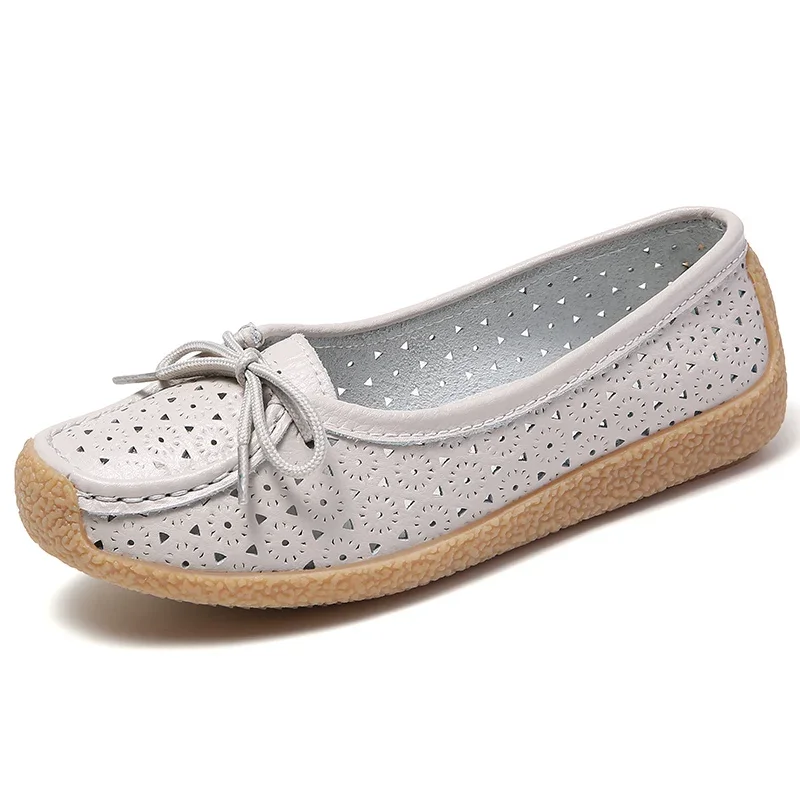 100% جلد البقر أحذية رياضية كاجوال المرأة الصنادل الجلدية كبيرة الحجم خفيفة الوزن مثقبة المضادة للانزلاق المتسكعون للأحذية النسائية