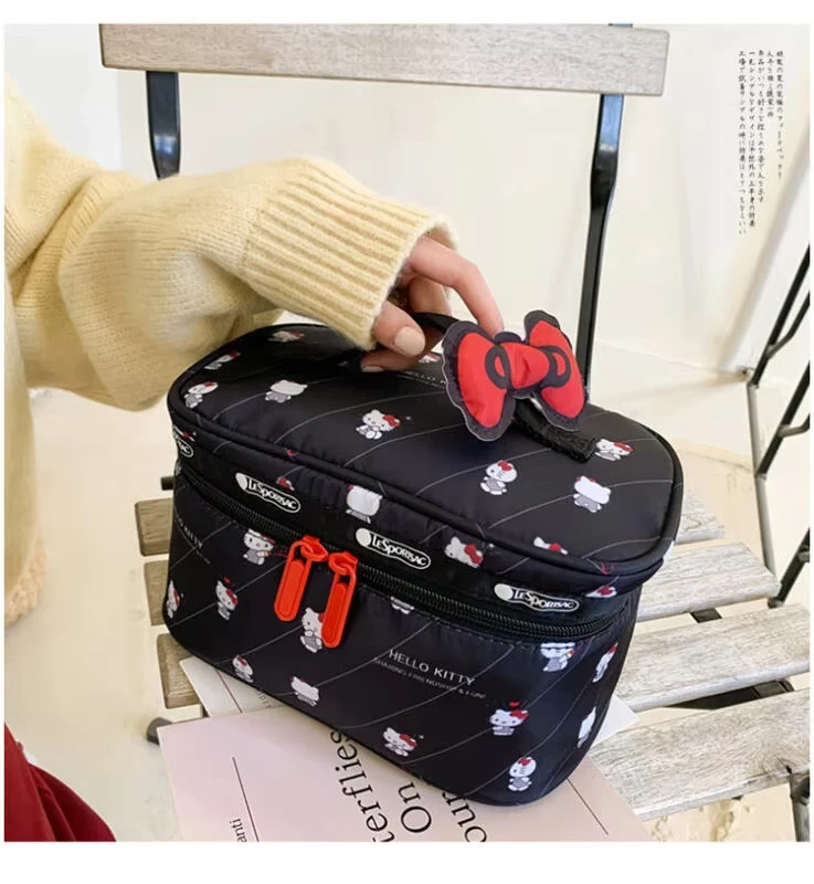مرحبا كيتي Kawaii حقيبة مستحضرات تجميل أنيمي الشكل كم حقائب اليد الوظيفية سعة كبيرة تخزين مستحضرات التجميل النساء هدية
