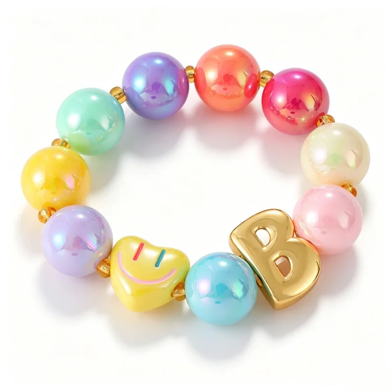 Y2K Buntes Perlen-Elastikarmband für Frauen mit Smiley-Herz & Bubble-Initialen-Charm, Dehnbares Armband, Modeschmuck Geschenk – Detail 3