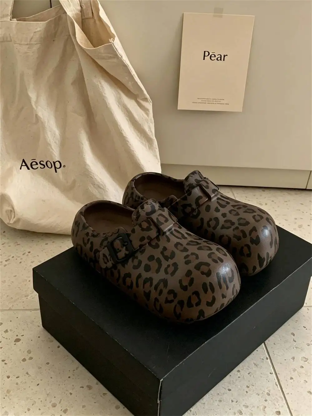 2026 Summer New Leopard Print Closed Toe Slippers Women Arch Support Thick Sole Non Slip Outdoor Fashion Casual Slide Sandals