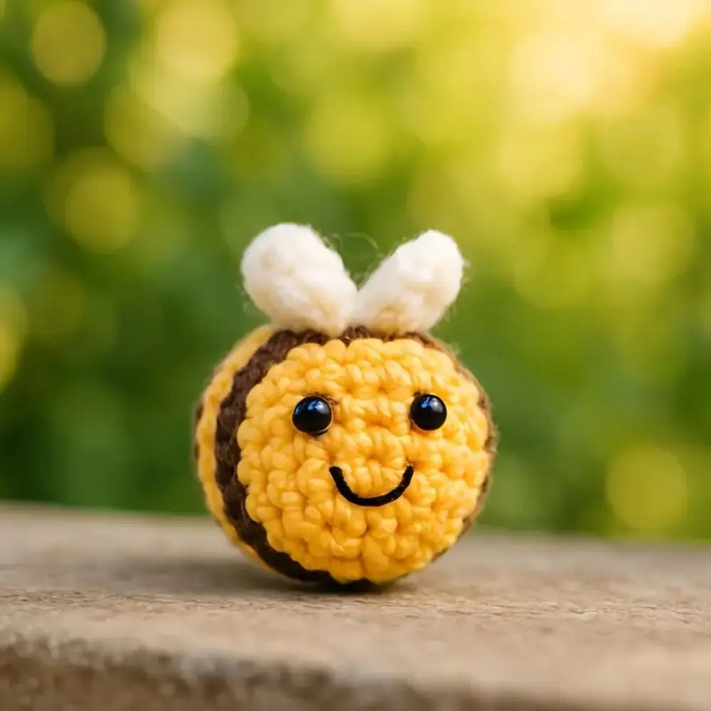 Niedliche handgefertigte Cartoon-Bienen-Anhänger, fertiges Produkt, handgemachte Häkel-Schlüsselanhänger, gewebte Kawaii-Strick-Insekten-Tiere – Detail 7
