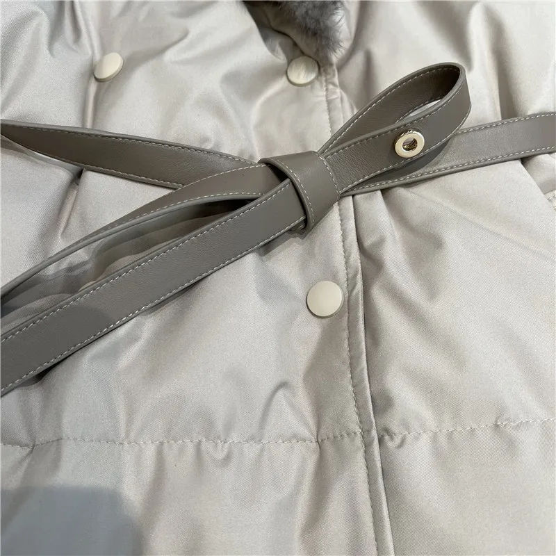 เสื้อแจ็คเก็ตขนเป็ดยาวปานกลางสำหรับผู้หญิง แต่งขอบขนสัตว์ คอปกขนมิงค์ ขนห่านขาว เสื้อโค้ทหนา