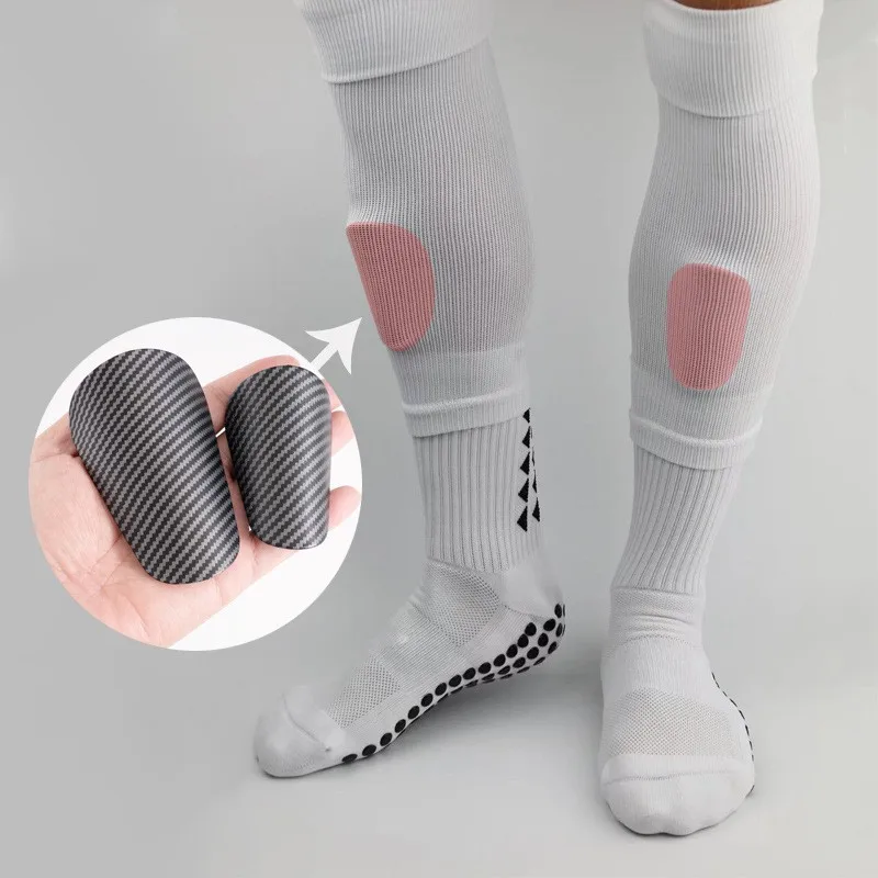 1 paire de protège-tibias de football aspect fibre de carbone pour adultes : protège-tibias d'entraînement avec plaques d'insertion (équipement sportif)