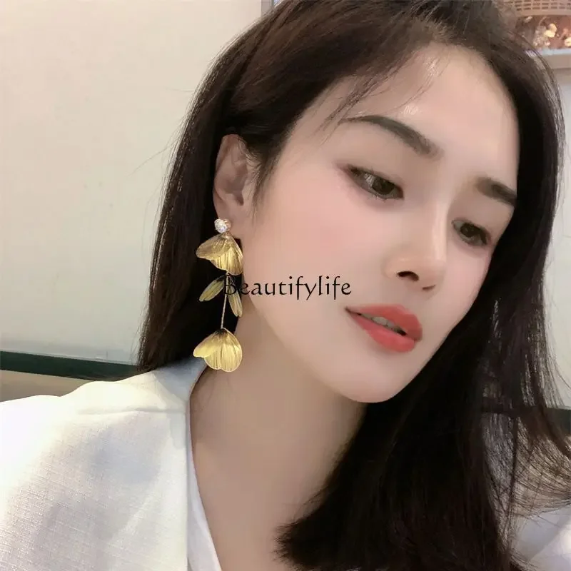 

Metal ginkgo biloba fringed earrings European and American exaggerated long niche high-end earrings