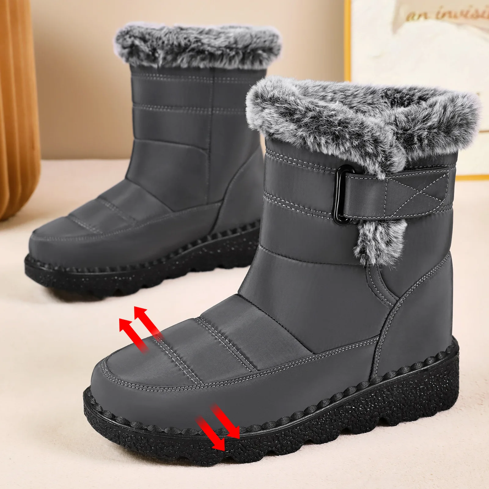Damen-Schneestiefel bis zur Mitte der Wade, warm, mit Plüschfleece gefüttert, mit Klettverschluss, Pompon-Dekor, rutschfeste dicke Sohle, Winter-Freizeitschuhe für kaltes Wetter. – Detail 4