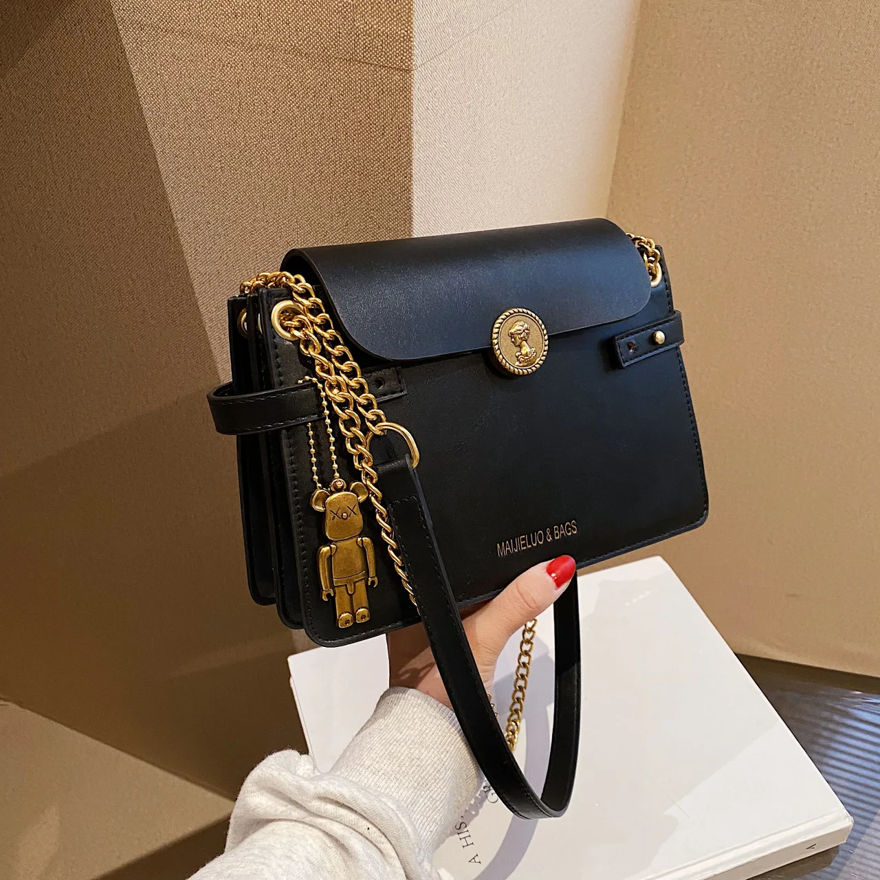 

Crossbody Bags for Women Vintage Small Square Bag Chain Satchels New Designer Purses and Handbags Ladies Shoulder Messenger Bag