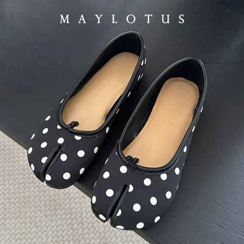 

Women Polka Dot Tabi Ninja Shoes Woman Ladies Microfiber Leather Comfy Flats Split Toe Slippers Soft Bottom Loafers