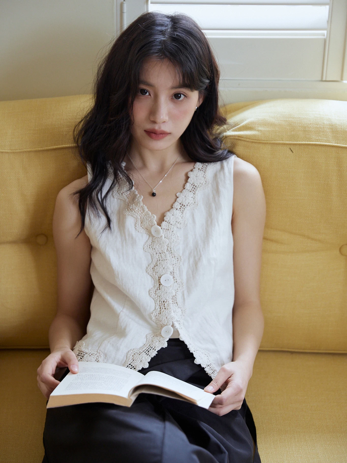 

MIXABO Women's Lace Trim V-ne Vest Summer Design Sensation Svel Pleated Texture Top French Sle Embroidery Straight Cut