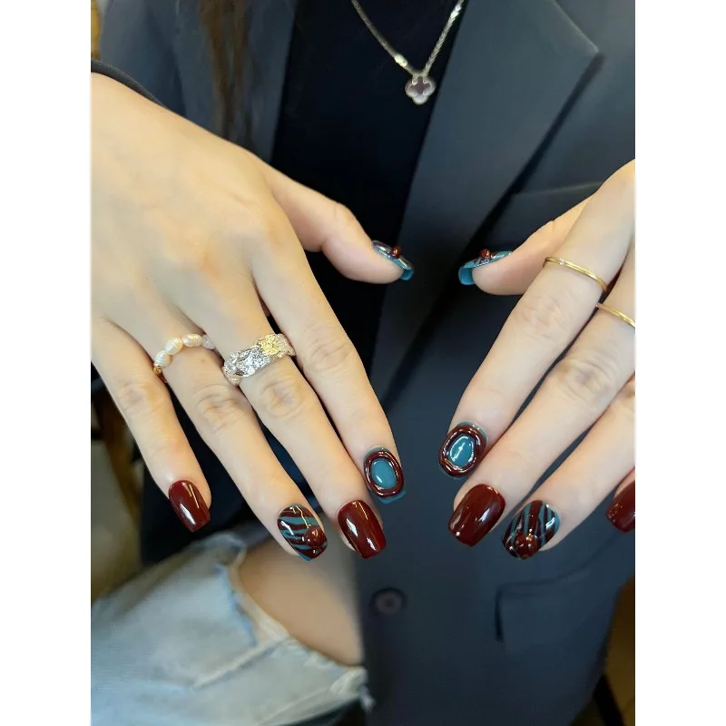 

10 шт. Накладные ногти ручной работы, осенне-зимние, темных оттенков, короткие квадратные, с 3D геометрическими полосками, идеально подходят для подарка женщинам