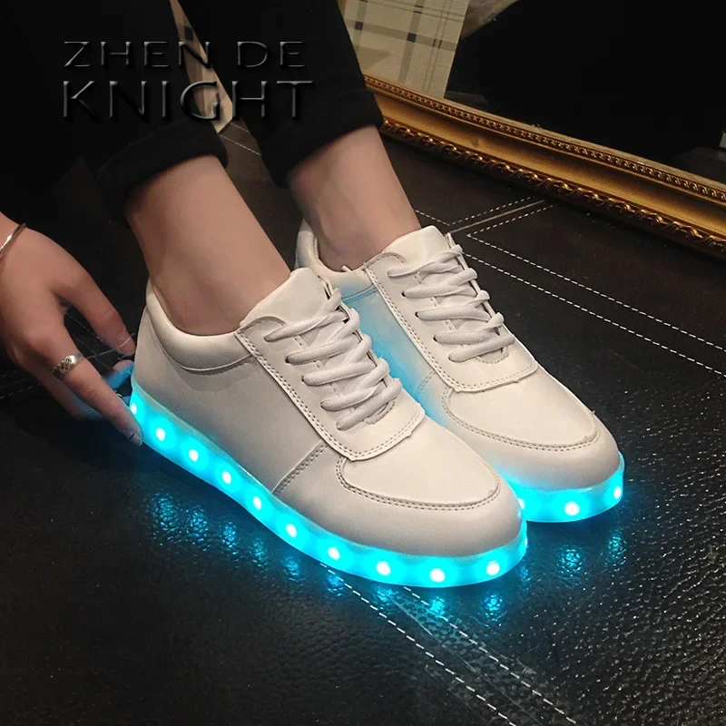 Taglia 34-42 caricatore USB Sneakers incandescenti ragazzi pantofole a LED Sneakers luminose ragazze scarpe traspiranti bambini scarpe Casual a Led