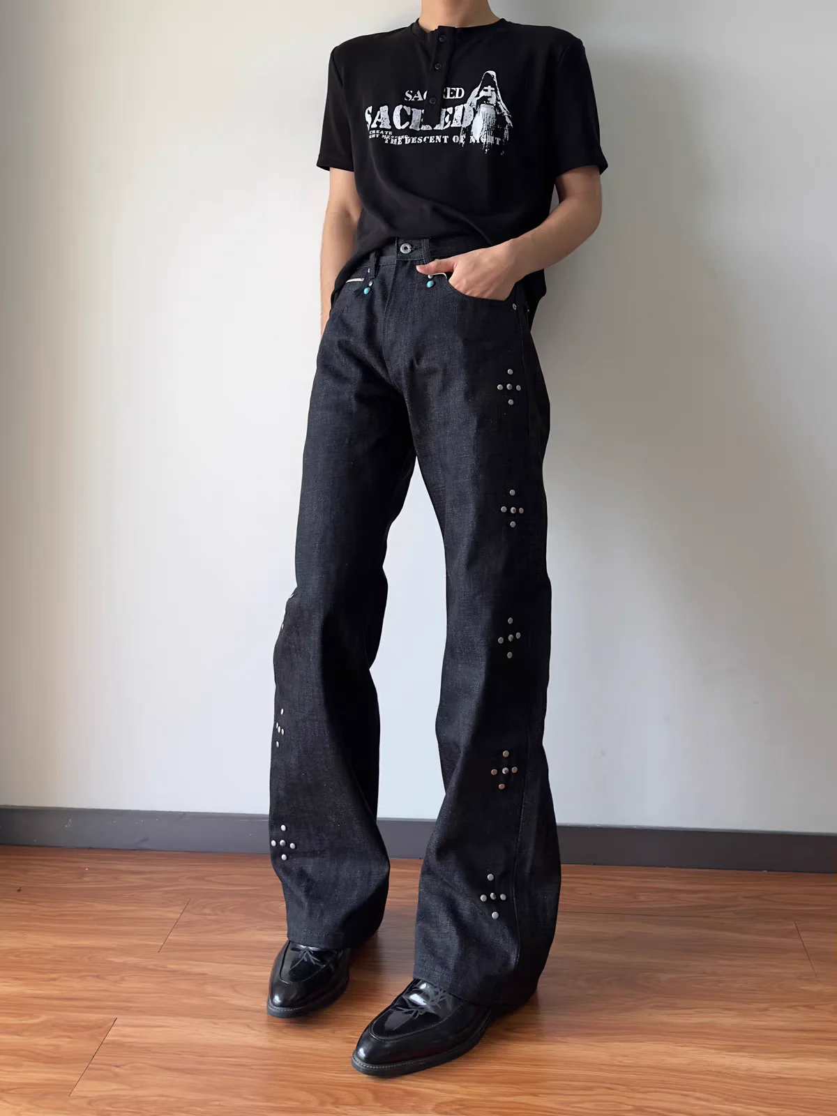 Jeans Retrô Americano Verde Turquesa com Rebites, Calça Longa de Perna Reta Solta para Homens e Mulheres, Corte Limpo e Efeit...