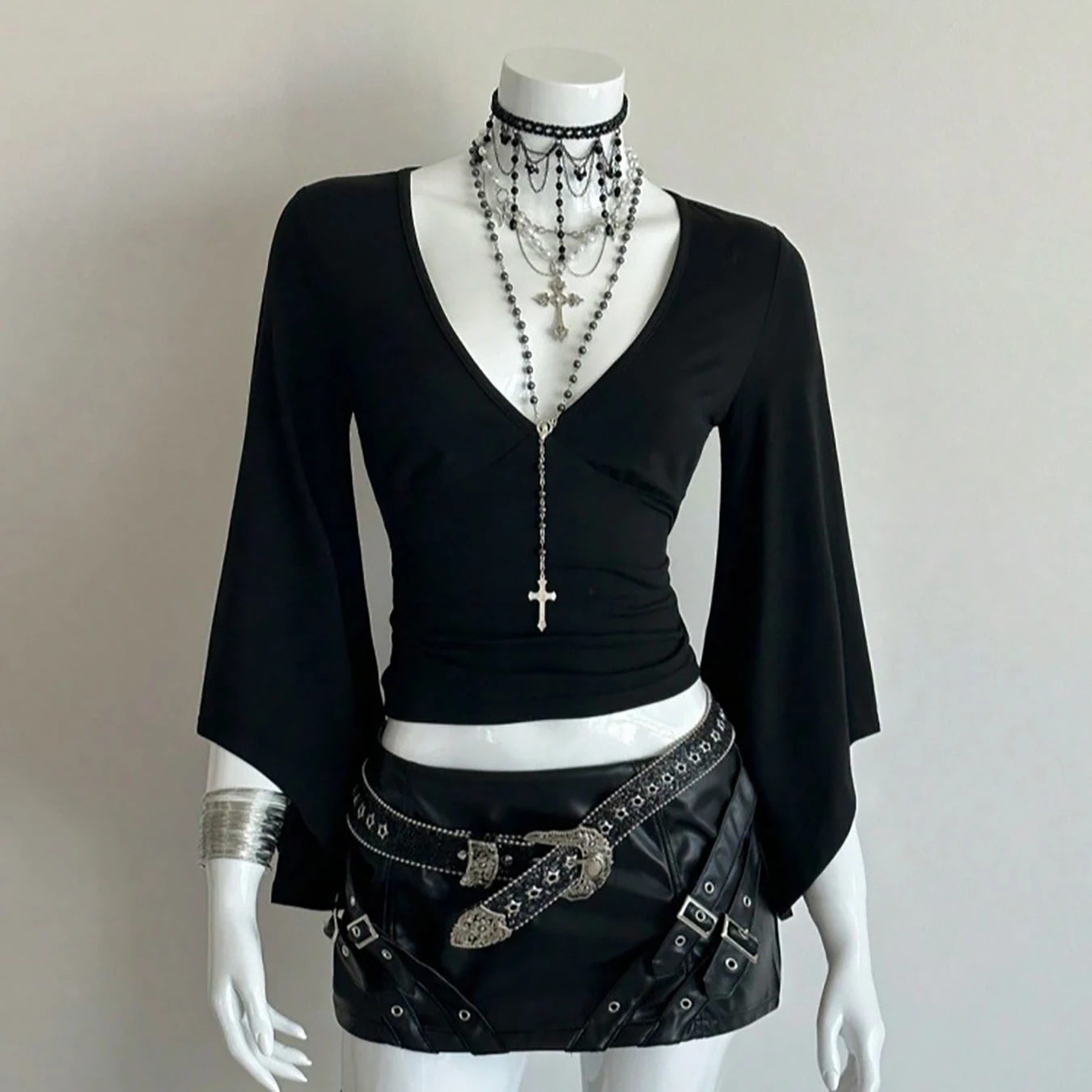 Autumn and Winter Spicy Girl V-Neck Subculture Millennium Harajuku Style Waist Cinching Slimming Trumpet Sleeve Short T-Shirt
