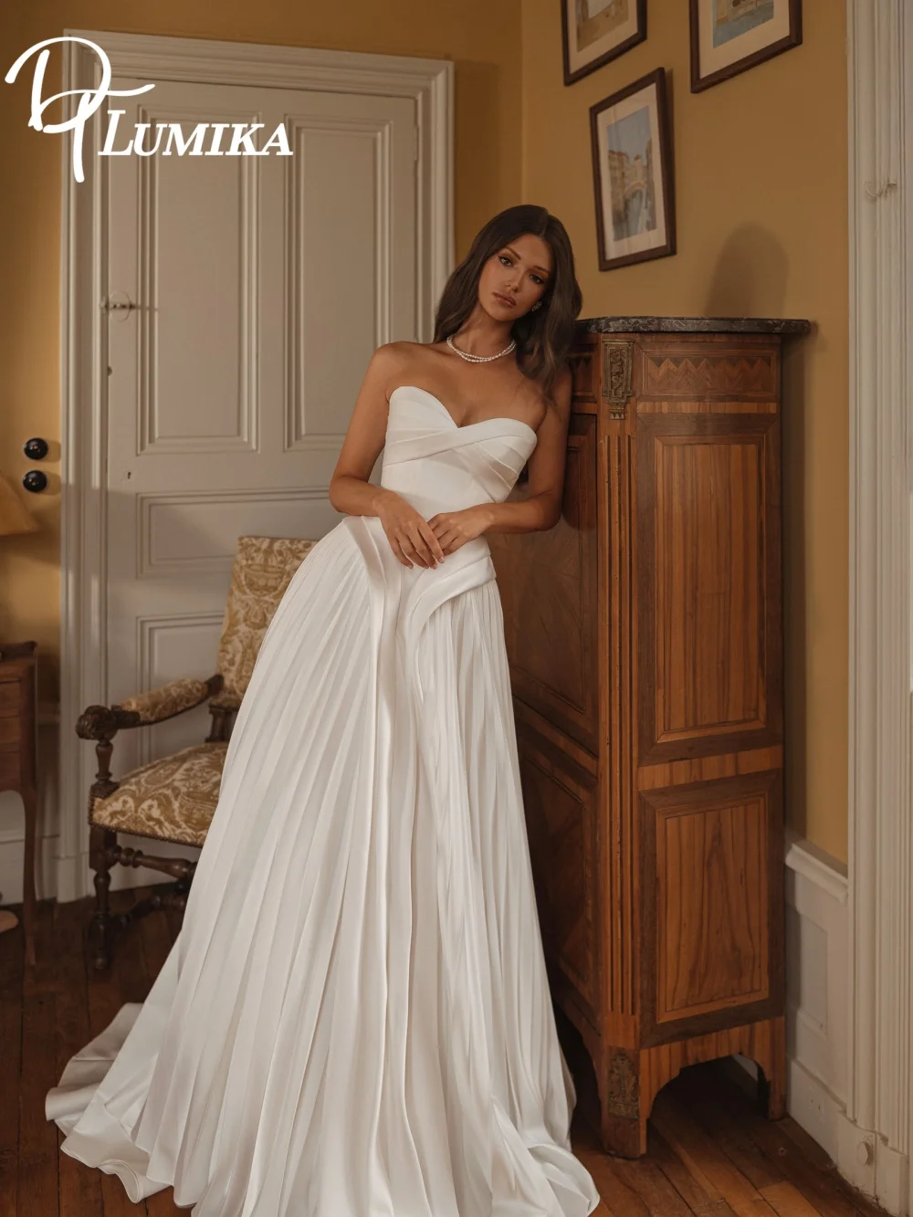 

Chic Strapless Satin Wedding Dress 2026 Romantic Pleated Bridal Gown Fashion A-Line Floor-Length Bridal Dress Robe De Mariée