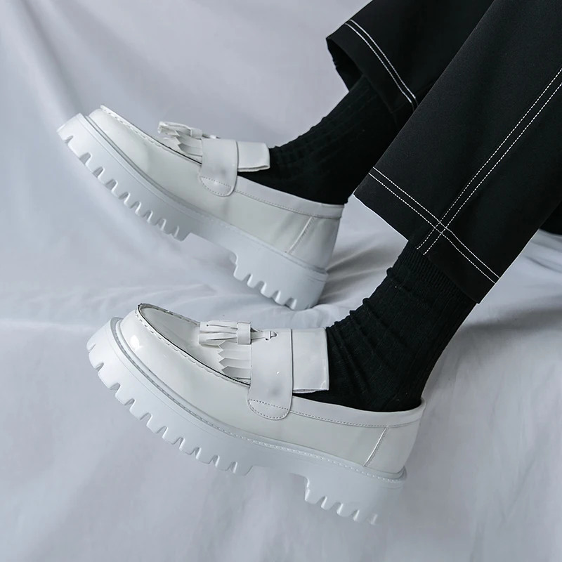 

Мужские лоферы на толстой подошве с кисточками, украшенные модными удобными нескользящими туфлями с круглым носком, деловая повседневная мужская обувь