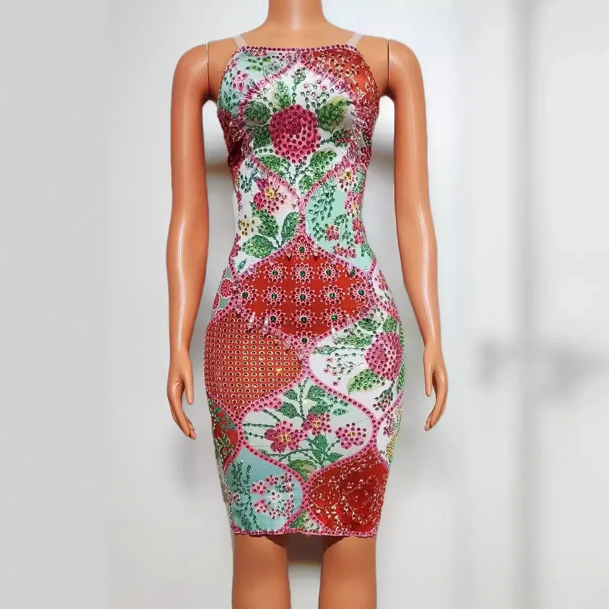 레드 기하학 어깨 스트랩 화이트 플라워 바 생일 연회 무대 의상 드레스 Robe Femme Chic Et Élégante Glamorous Dresses