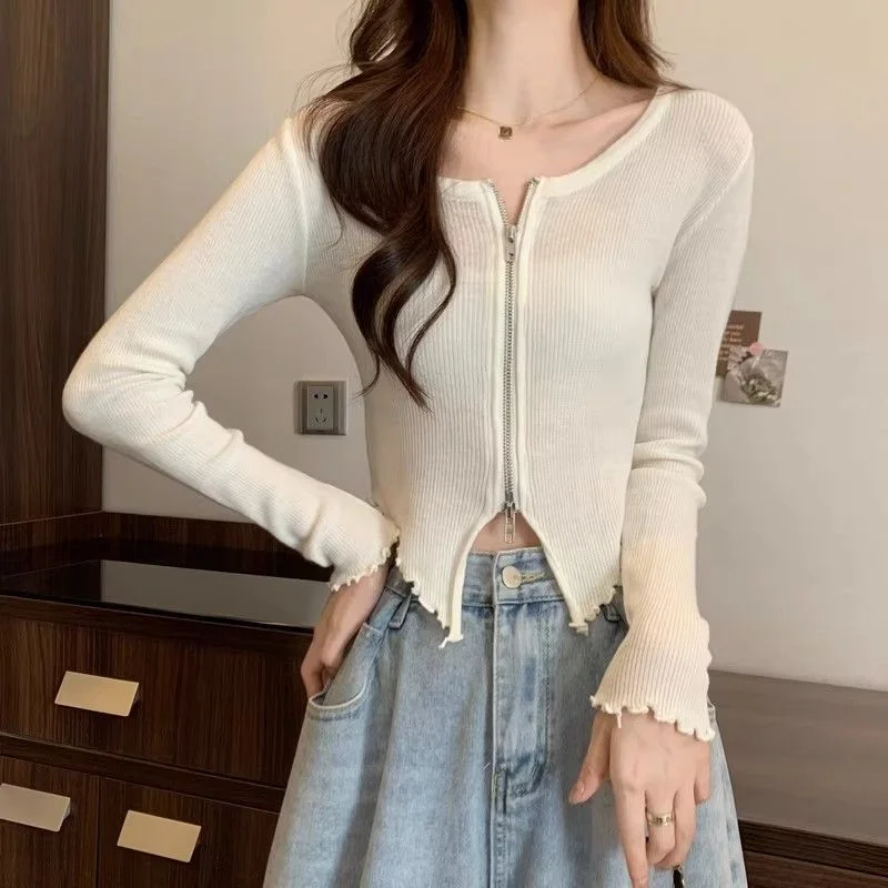 سترة نسائية قصيرة محبوكة بأكمام طويلة للخريف والشتاء بتصميم متخصص غير منتظم وآذان سوداء رفيعة