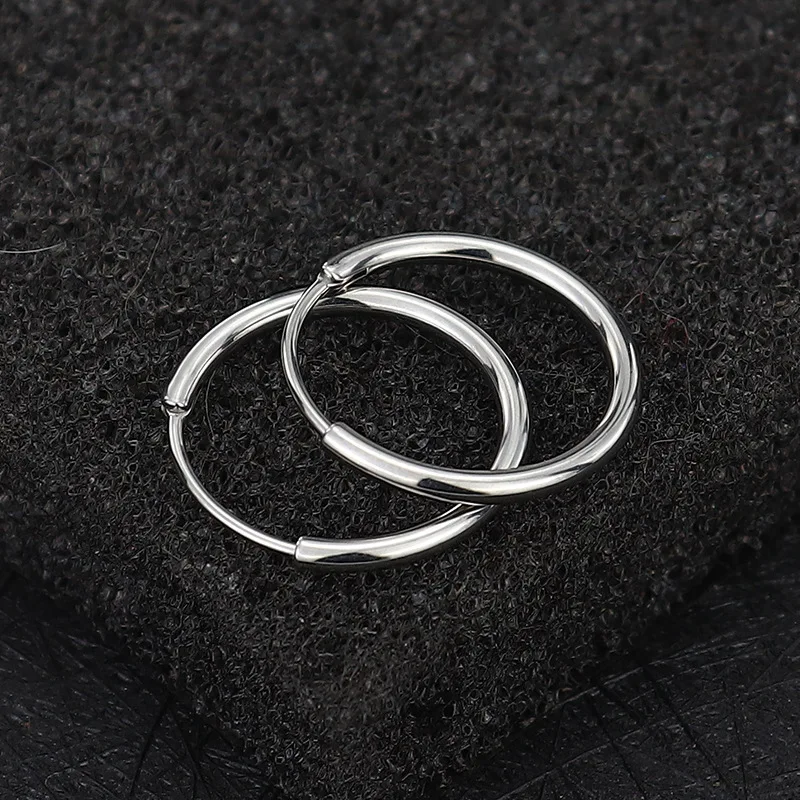 Mini 1 Stück 1,6 mm runde offene Creolen, Schwarz-Gold-Farbe, 316L Edelstahl, IP-beschichtet, kein Verblassen, allergiefrei – Detail 2