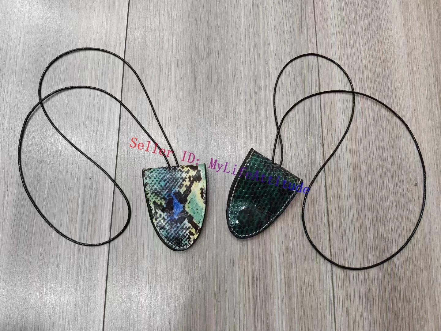 

Python Snake Effect Leather Sunglasses Holder Keeper Neck Hanging 2 Colors