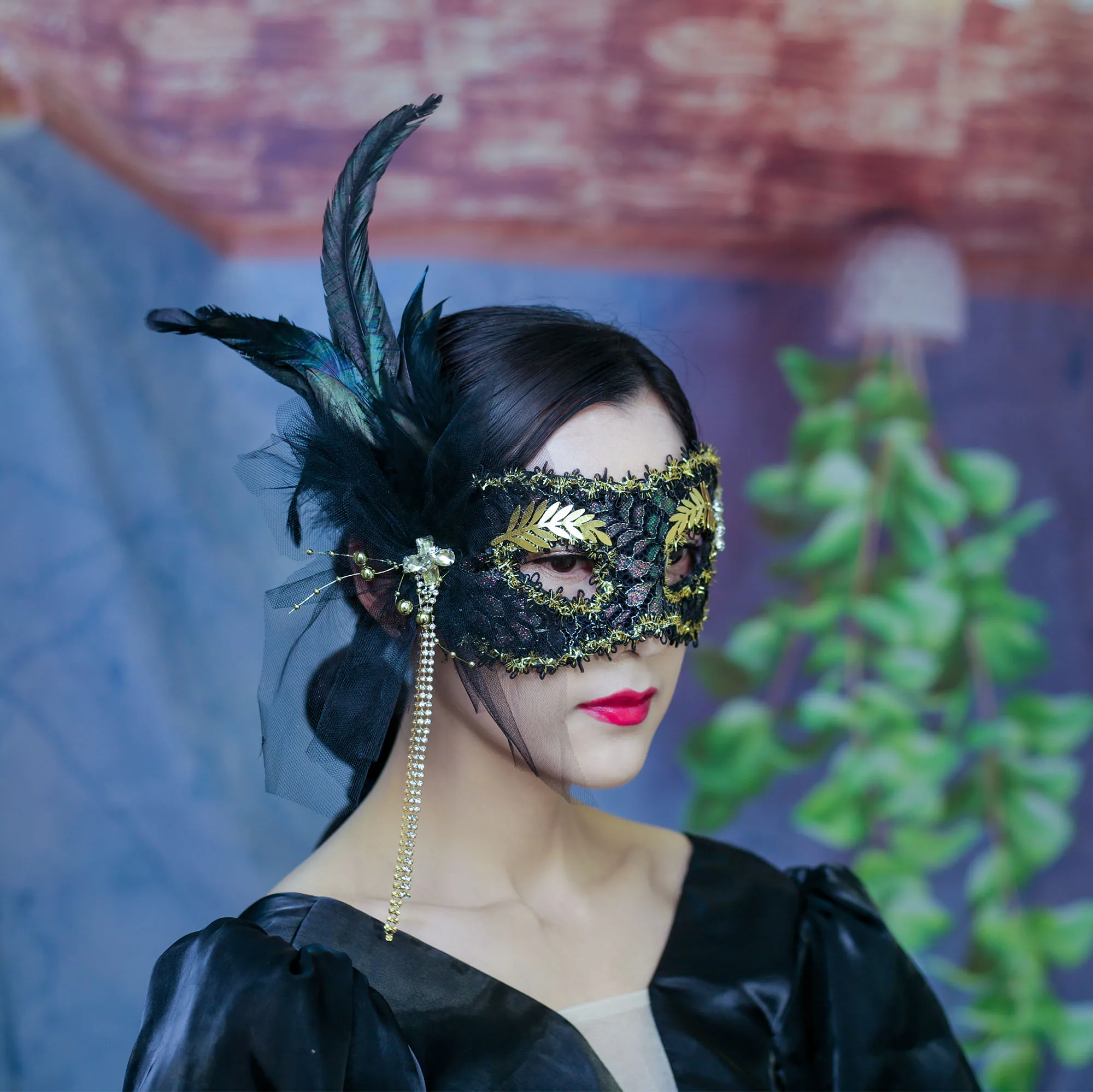 Halloween Bash Sexy Half Face Mask Vintage Lace Mask Black Stage Show Accessories Prop