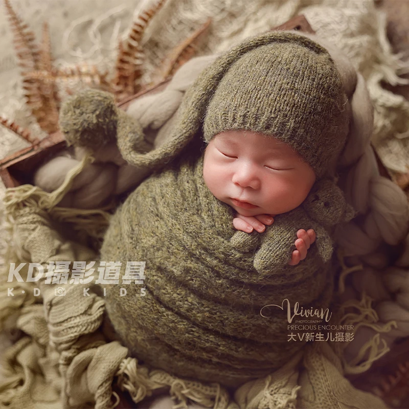 

Pastoral Style Photography Costumes Baby Pom-pom Hat+ Warm Knitted Swaddle +Plush Toy Crocheted Blanket Newborn Photography Prop