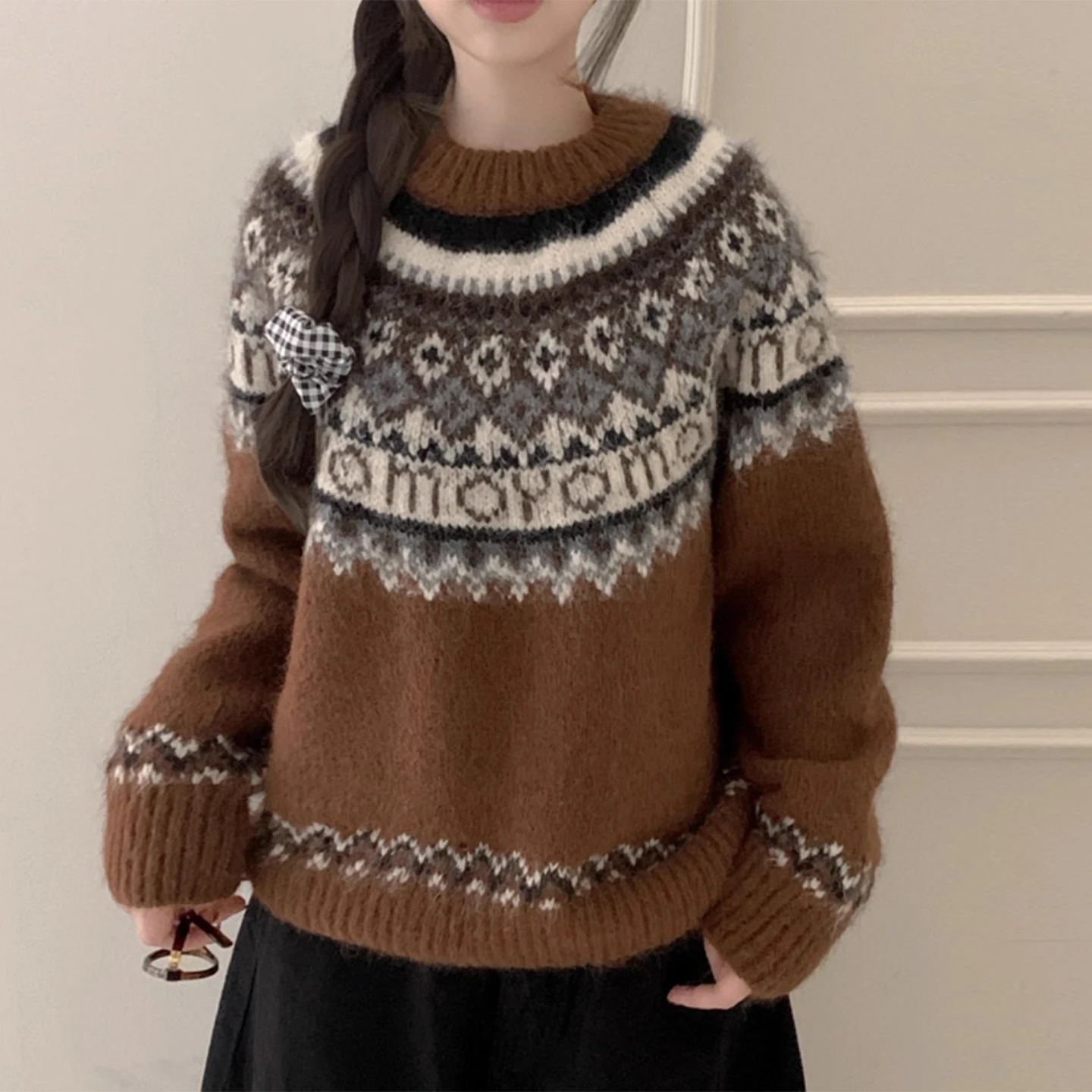 レトロなフェアアイル柄の厚手ニットウェア、ソフトなコントラストカラー、冬の新作、快適なロング丈トップス