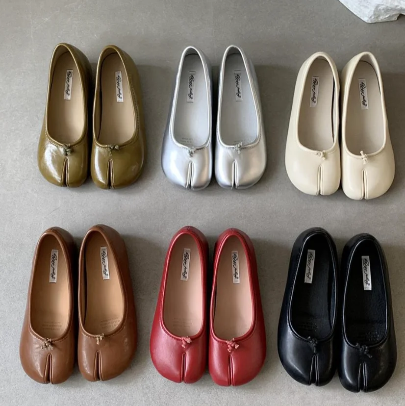 2026 New Women's Invisible height-increasing 5CM Split Toe Casual Shoes for Woman Exquisite Flat Shoe Designer Tabi Shoes
