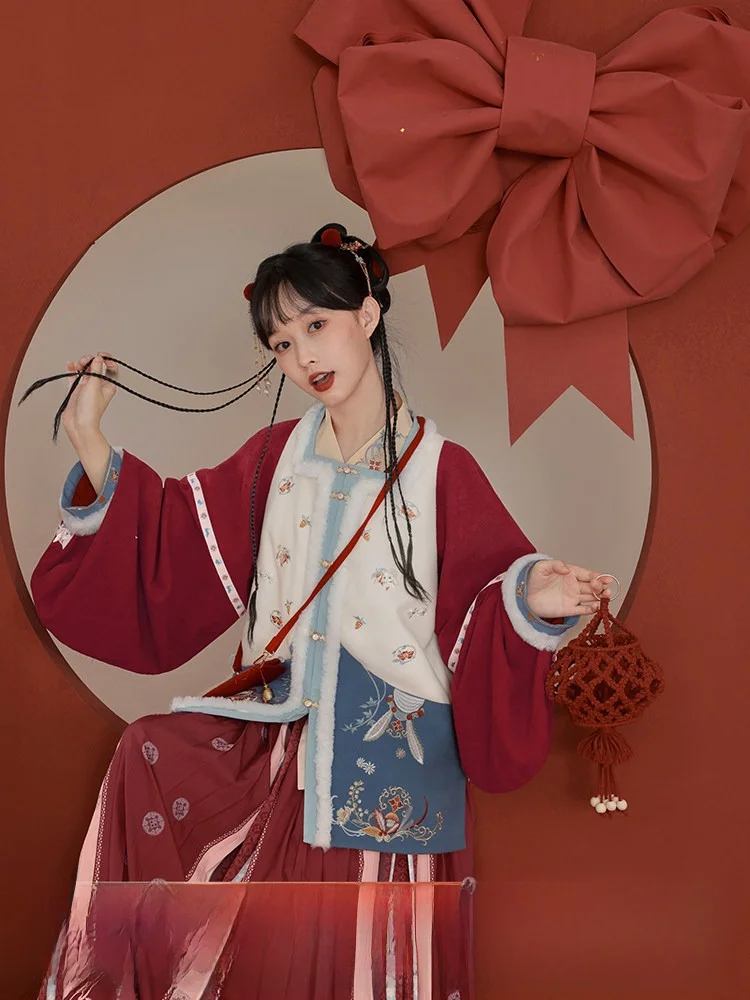 

Оригинальный летний вечерний комплект Ханьфу: вышитая короткая рубашка в стиле династии Мин и плиссированная юбка с принтом для женщин