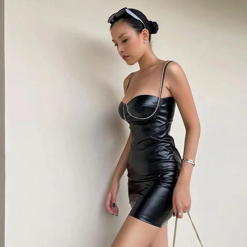 Styl Odzież damskaPULeather Imitacja diamentowego łańcuszka Jesień Zima Seksowna elegancka sukienka Bodycon z paskiem Slim Fit Hurtownia