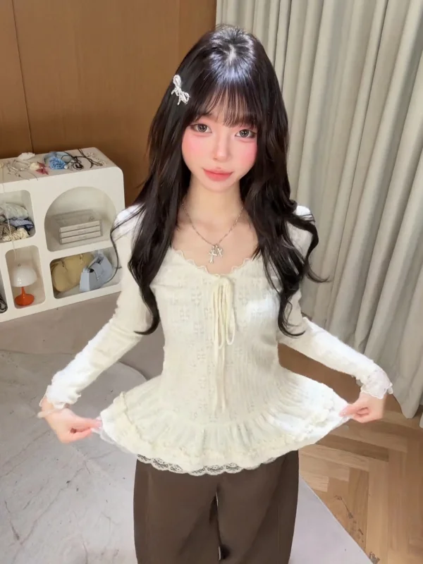 

Женский топ больших размеров с кружевной отделкой и вырезами, осенне-зимняя новинка, нежный многослойный базовый топ в корейском стиле, облегающий крой.