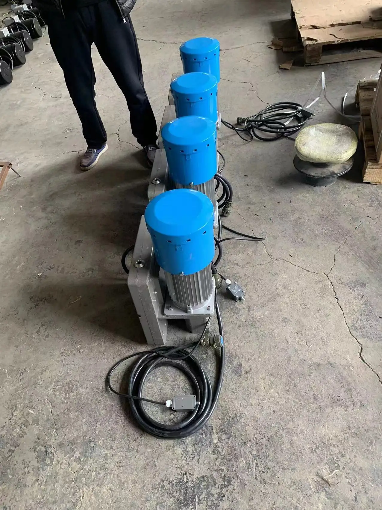 ホットセール ZLP800 吊り下げ式プラットフォーム、800kg積載可能な重荷重ゴンドラ（カーテンウォール施工用）