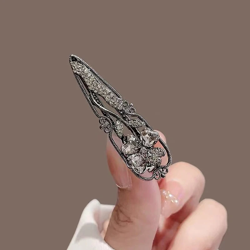 Koreanische Art elegante Strass Schmetterling Blume Haars pangen Haars pange für Frauen neue Seite Clip Pony Clip High-End Enten schnabel Clip – Detail 4