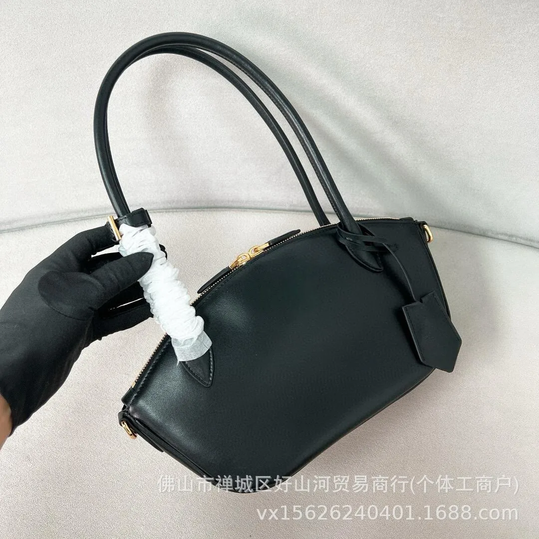 

P Family 2024 New Hobo Dumpling Bun Standard Triangle Emblem L Cross Shoulder Handheld Style Women's Bag