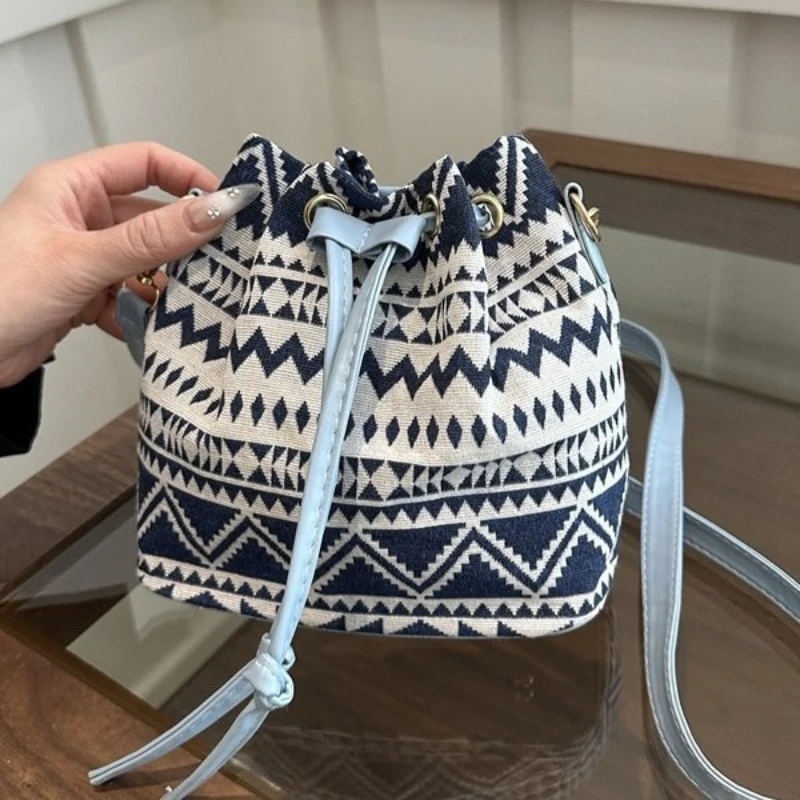 

Trendy Spring Autumn Durable Shoulder Bag Women Casual and Simple Crossbody Bag Bohemian Drawstring Bucket Bag for Daily Use