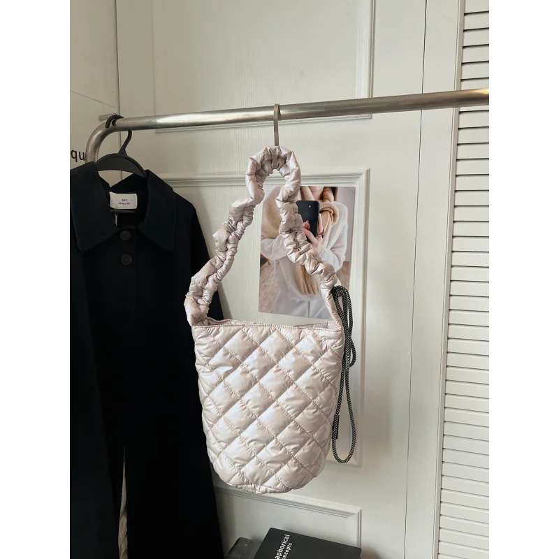 

New autumn and winter down jacket bucket bag for women, large capacity, versatile, casual style crossbody bag, niche pleated clo