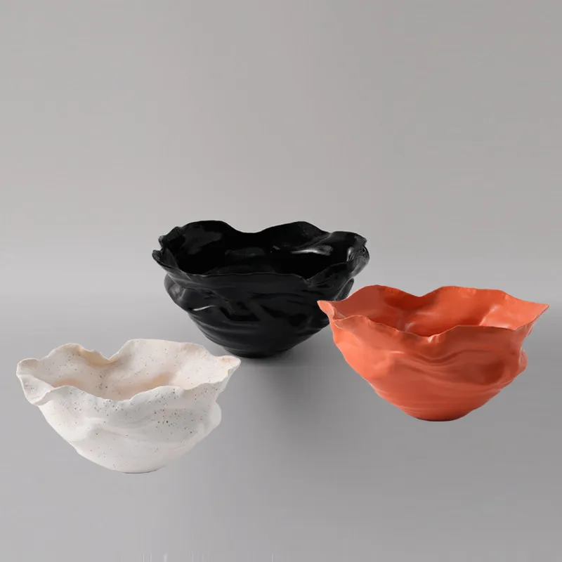 

Современный простой керамический цветочный горшок из Цзиндэчжэня с краем в виде листа лотоса, декоративный элемент для выставочного зала, отеля, витрины, фруктовница или декоративная тарелка.