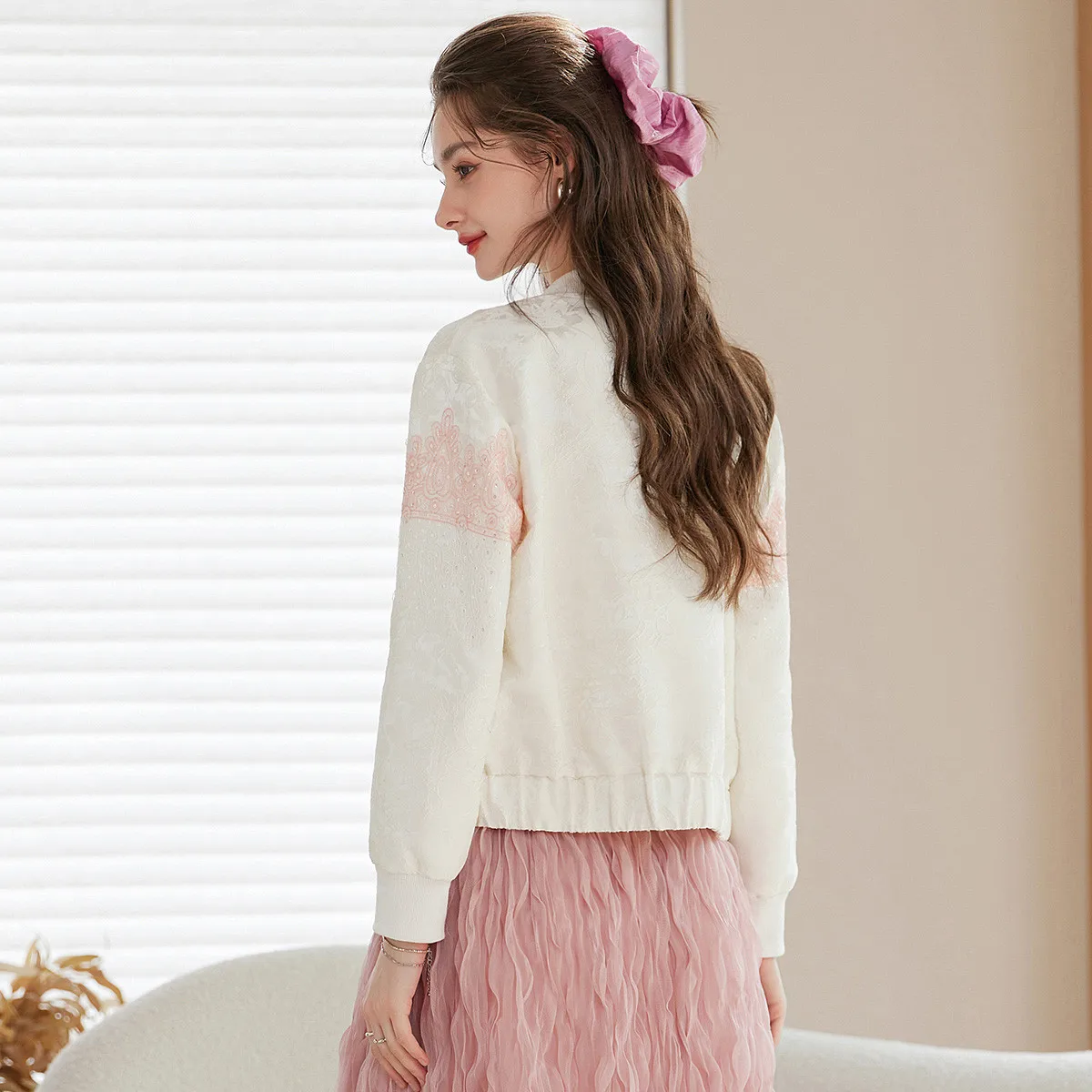 LOUIS YAO Exquisite Women's Cardigan Jacket 2025 Autumn Color Contrasting Ribbon Splicing Baseball Shirt Embroidered Zipper Coat