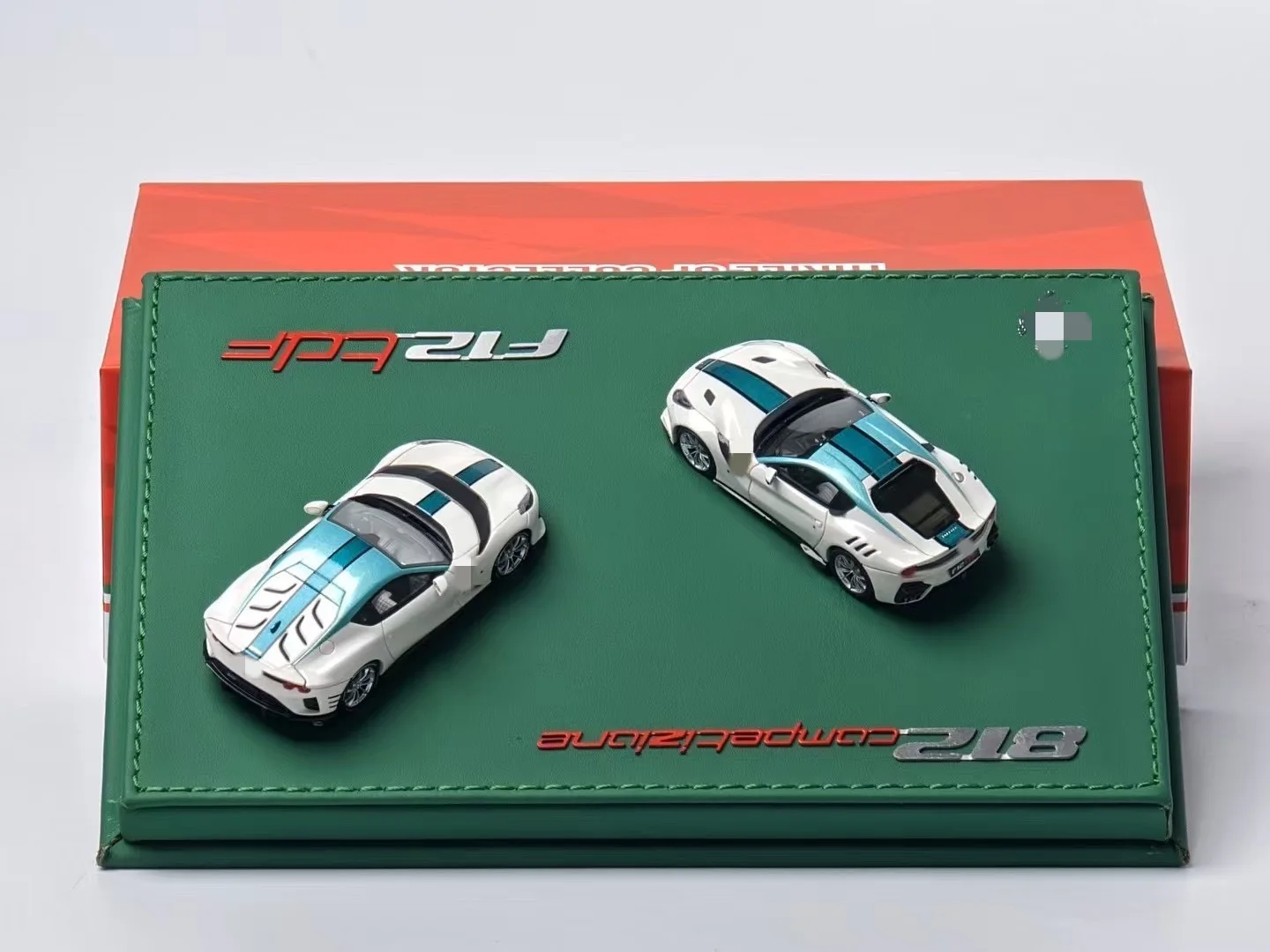 TOC FuelMe Christmas Limited two-car set Autonavi Custom FLL F12+812c Green Cap 1/64 resin car model classic series toy gifts