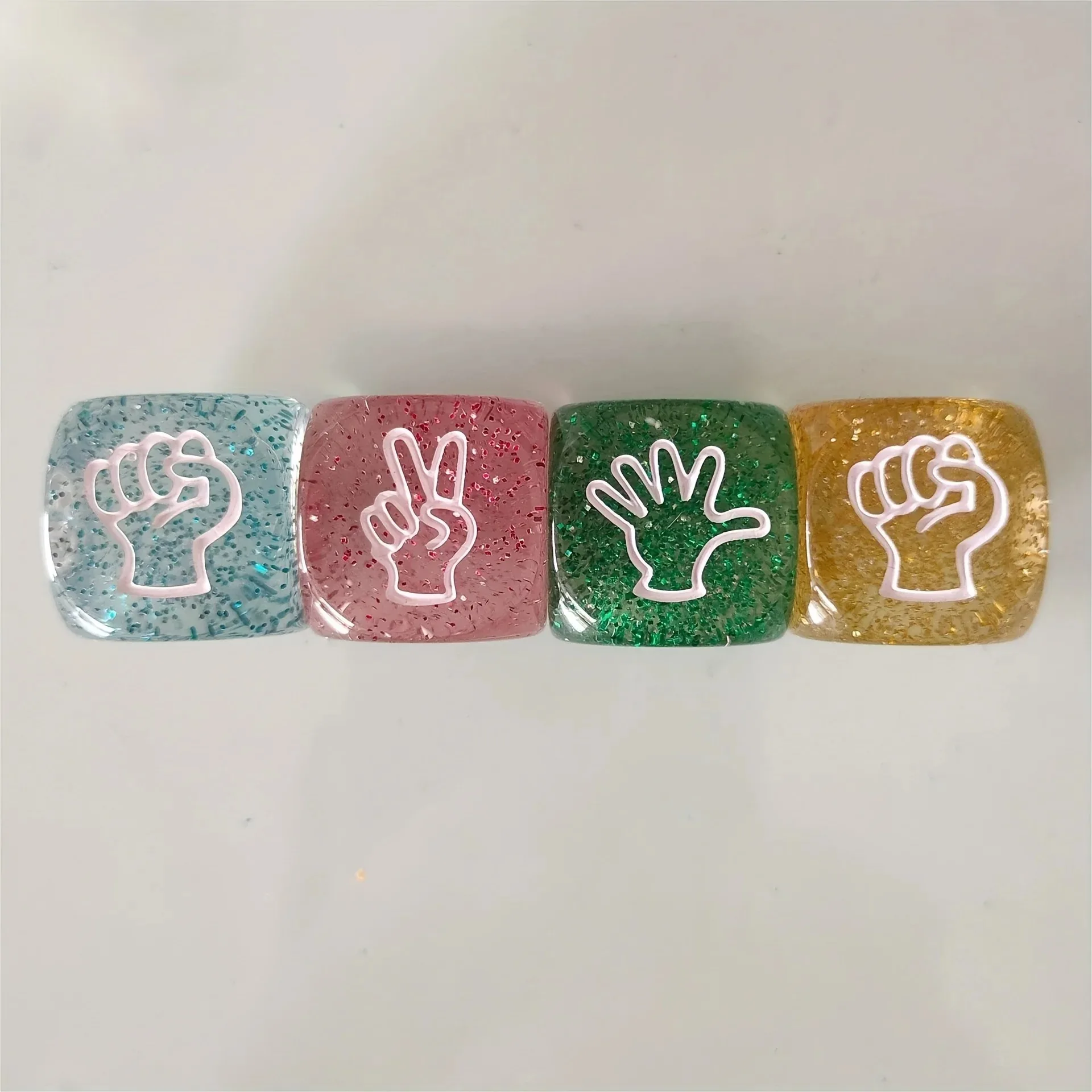 4pcs/set Guess Finger Game Dice Fun Features Design Drinking Game Accessories Bar Party Game Dice Entertainment Accessories