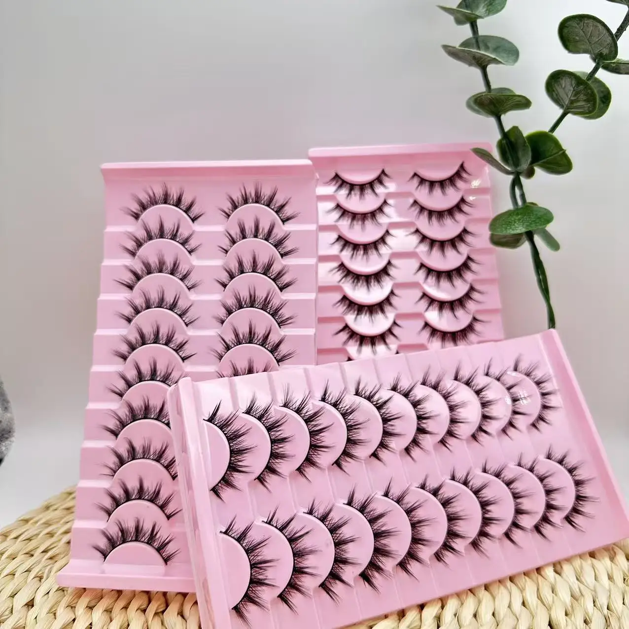 10Pcs Small Demon Style Black Stem False Eyelashes.These eyelashes can enlarge your eyes and are suitable for makeup application