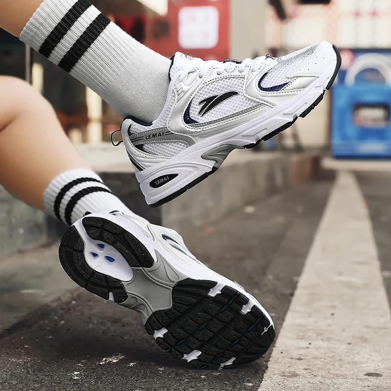 

Новые модные унисекс кроссовки 2026: Универсальные дышащие повседневные кеды в стиле ретро для пар, студентов и любителей уличной моды