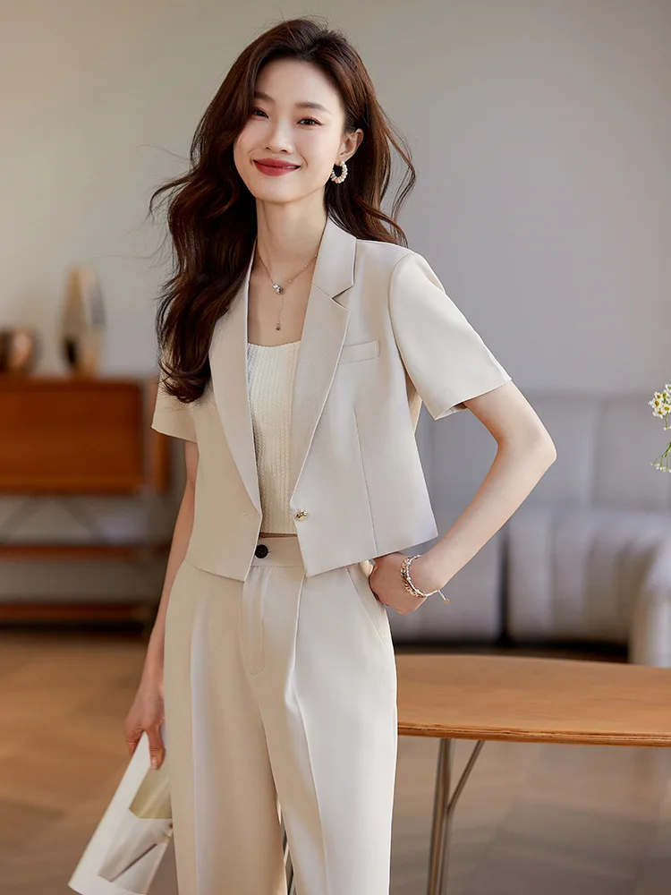 Apricot-colored short blazer for women in summer2025New casual professional attire with a goddess-like charm suit