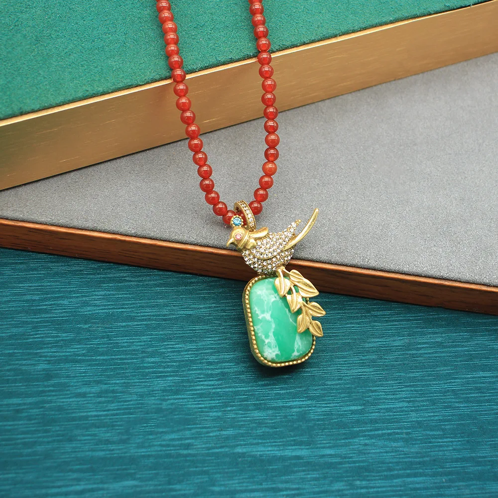 Medieval Style Red Agate Beaded Chain Gemstone Inlaid Bird Pendant Green Stone Design Brooch