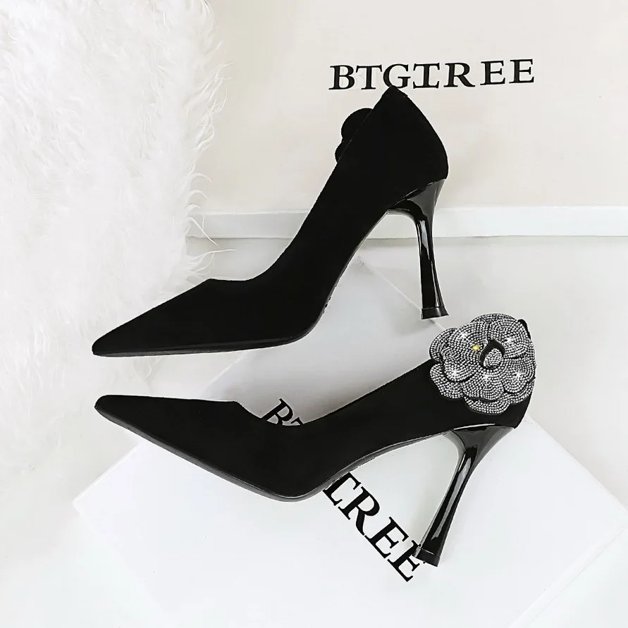 

New High Heels Women Shoes Thin Heel Rhinestone Side Flower Pumps Lady Black Pointed Toe Stiletto Xishi Velvet Sexy Party Shoes