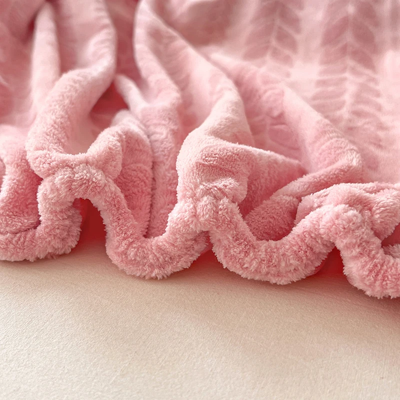 2025 New High-weight Carved Milk Velvet Bed Hat Thickened and Warm Winter Mattress Protective Cover with A Stretchable Bedspread