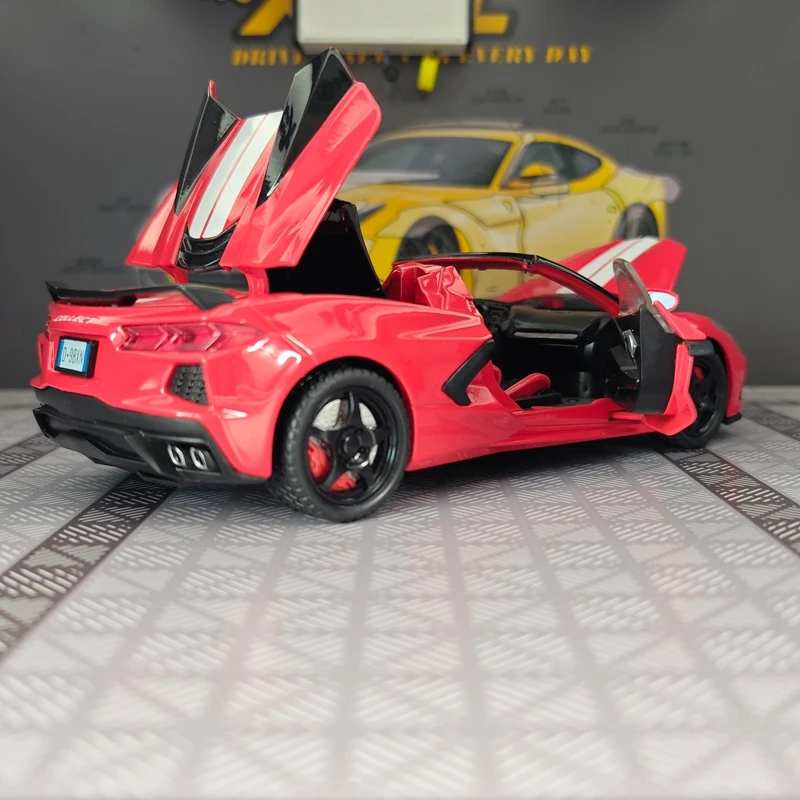 1:22 simulation Chevrolet Corvette C8 alloy car model doors and the front hood and trunk door can also be opened view 6