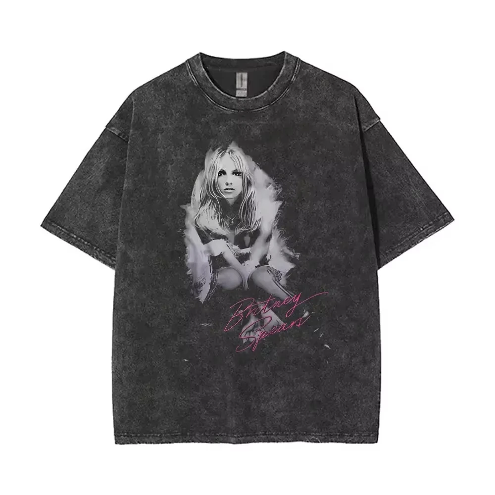 

Футболка с эффектом кислотной стирки и культовым слоганом Бритни Спирс – розовая футболка с типографским принтом для фанатов поп-музыки
